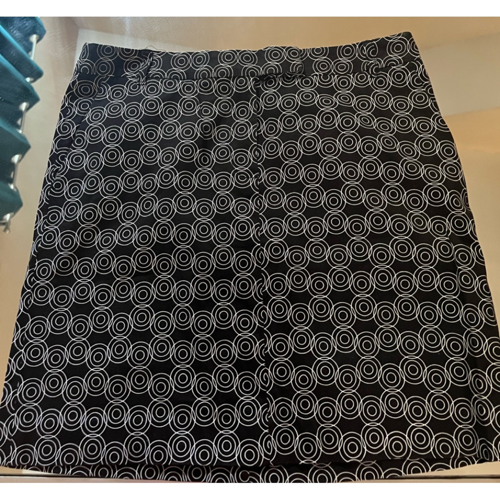 Kenneth Cole black shirt Skirt white swirls